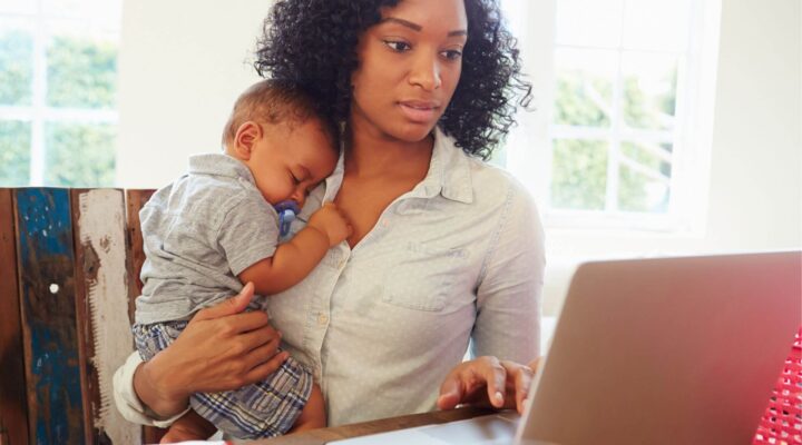 Como Trabalhar em Casa Pela Internet: Um Guia para Mães Empreendedoras